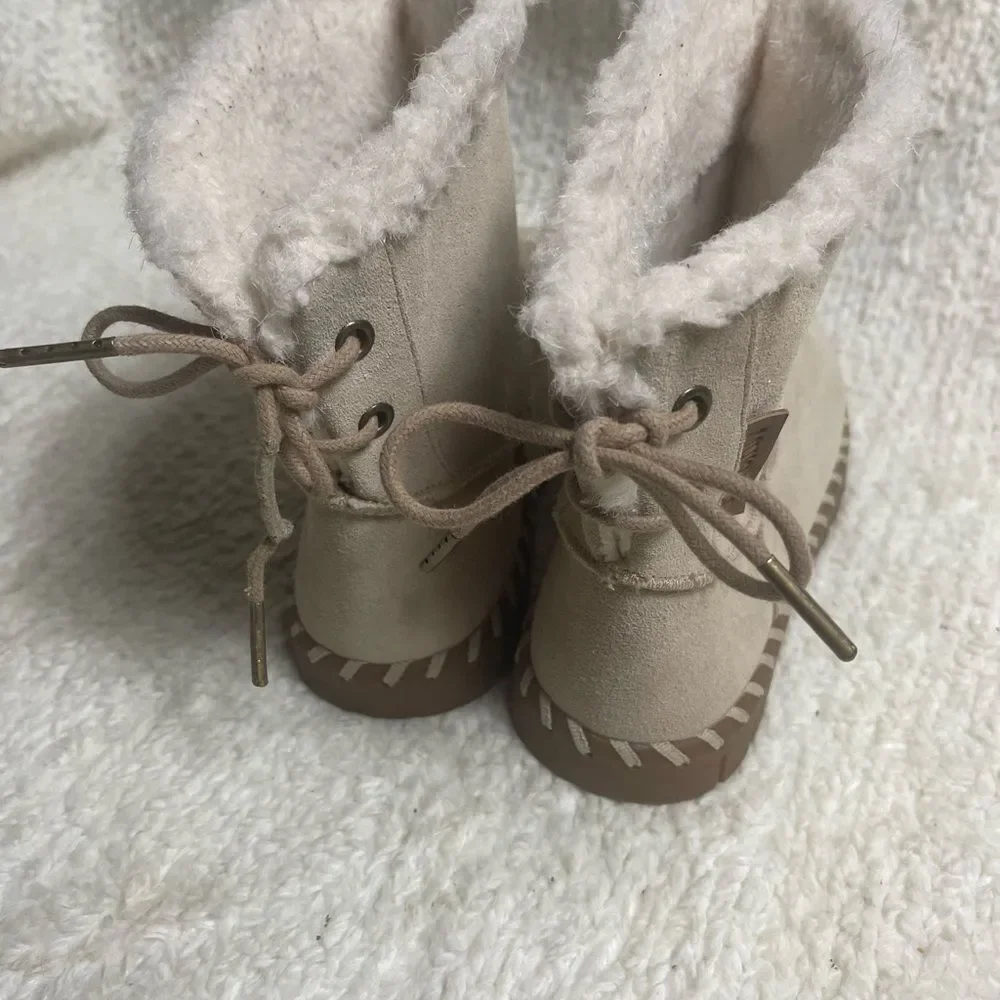 Mukluks leather suede khaki Ankle Boots back lace closure Faux fur lining SZ6.5